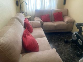 2 Sofás de tela beige
