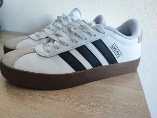 Zapatillas Adidas Blancas y Negras