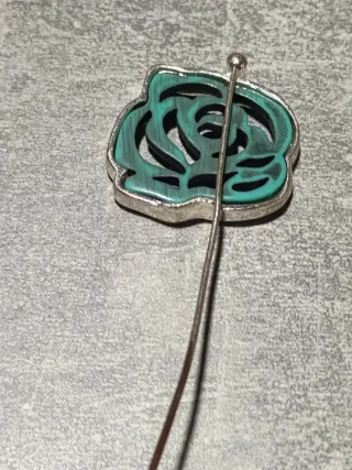 Antiguo broche plateado rosa