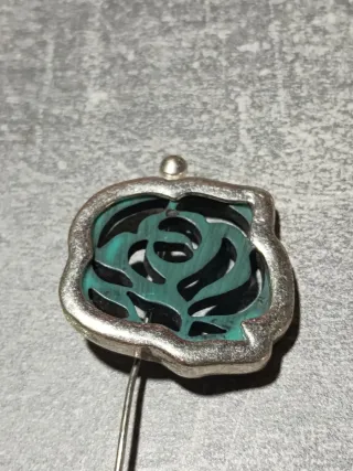 Antiguo broche plateado rosa