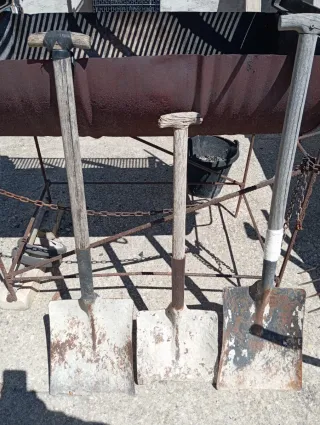 Horca y palas antiguas rastrillo