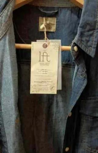 Estreno Camisa vaquera azul Talla L con etiqueta