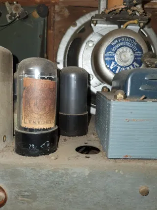 Radio De Madera Antigua.