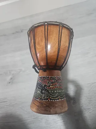 Timbal pequeño decorado