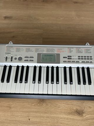 Teclado Casio LK-130