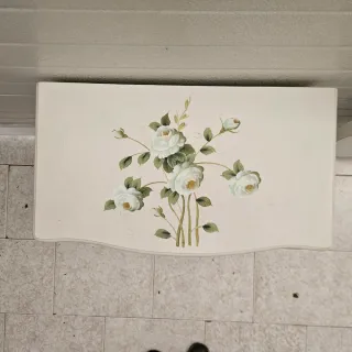 Juego cabezal y mesitas de noche.