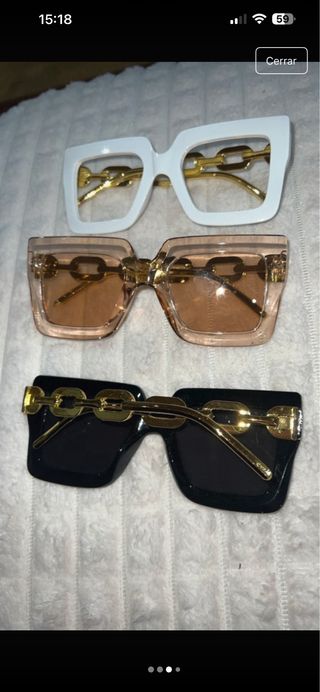 Gafas de sol cuadradas con cadena dorada