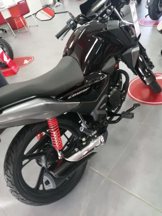 Honda CB 125 Naked 2022 Negra