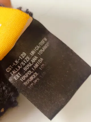 Guantes de lana marrones y negros