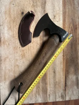 Hacha Bushcraft con Funda de Cuero