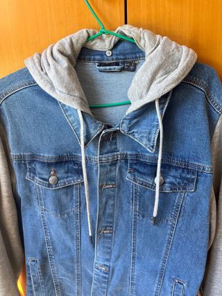 Chaqueta vaquera con capucha chico