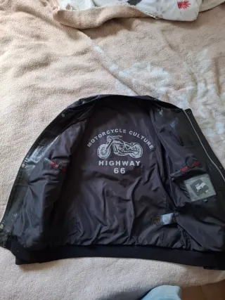 Cazadora de Cuero Artesanal Negra