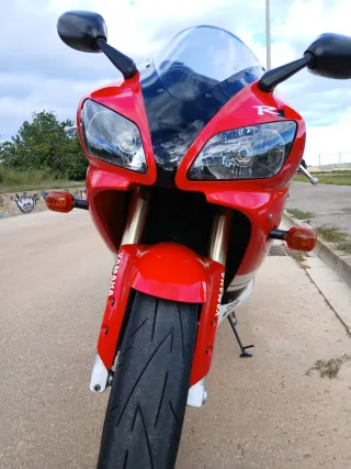 Yamaha R1 Roja y Blanca