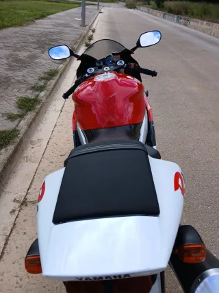 Yamaha R1 Roja y Blanca