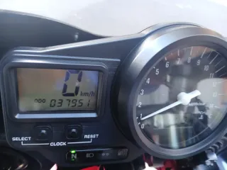 Yamaha R1 Roja y Blanca