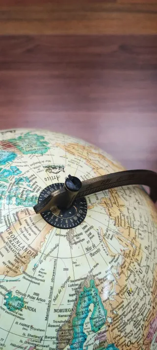 Globo terráqueo iluminado