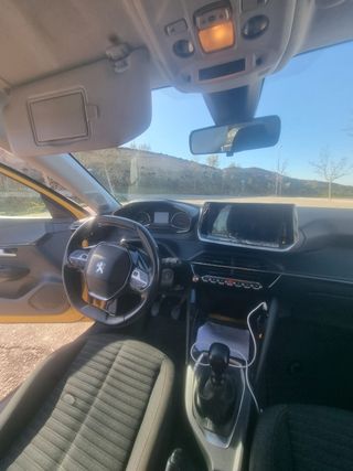 Peugeot 208 2021