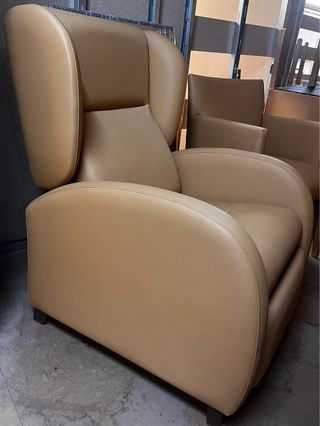 Butacón y sillas beige/marrón