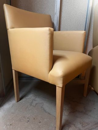Butacón y sillas beige/marrón