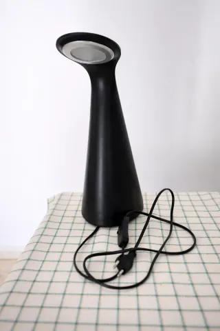 Lámpara de mesa moderna negra