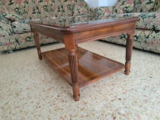 Mesa de centro de madera y cristal