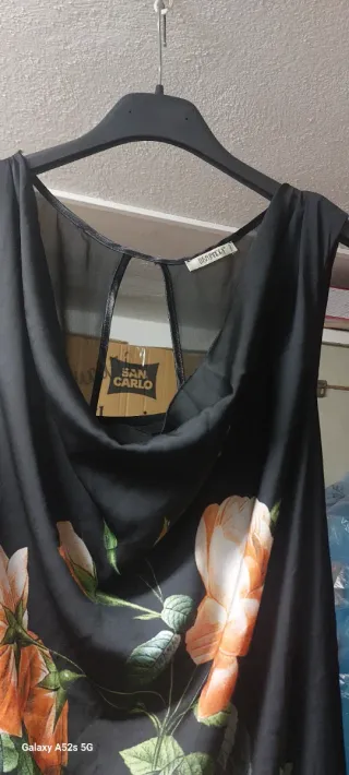 Vestito elegante nero con fiori