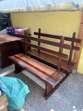 Tavolo con panche in legno massiccio