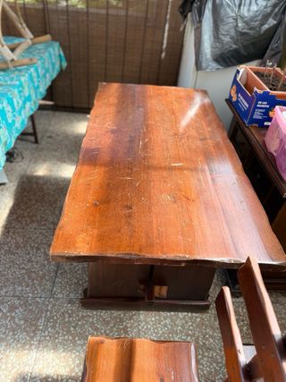 Tavolo con panche in legno massiccio