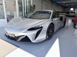 McLaren  Artura 2025
