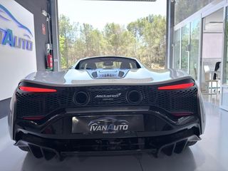 McLaren  Artura 2025