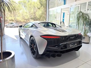 McLaren  Artura 2025