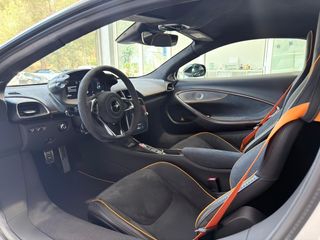 McLaren  Artura 2025