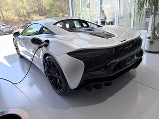 McLaren  Artura 2025
