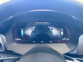 McLaren  Artura 2025