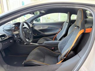 McLaren  Artura 2025