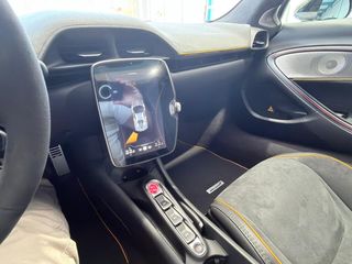 McLaren  Artura 2025