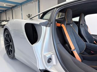 McLaren  Artura 2025