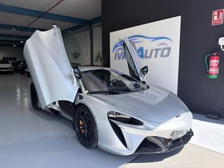 McLaren  Artura 2025