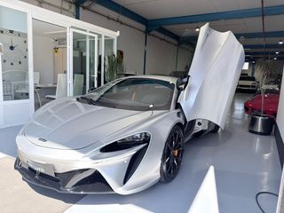 McLaren  Artura 2025