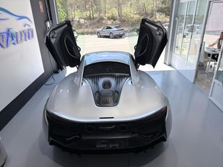 McLaren  Artura 2025