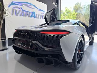 McLaren  Artura 2025