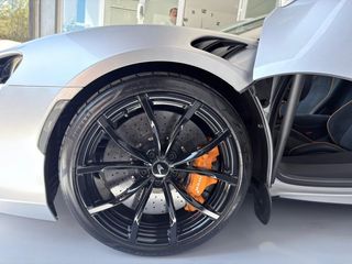 McLaren  Artura 2025