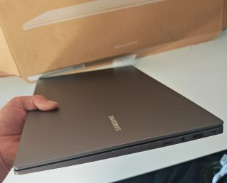 Portatile Samsung Galaxy Book 4 15.6 i3 13ª Gen 8+256GB