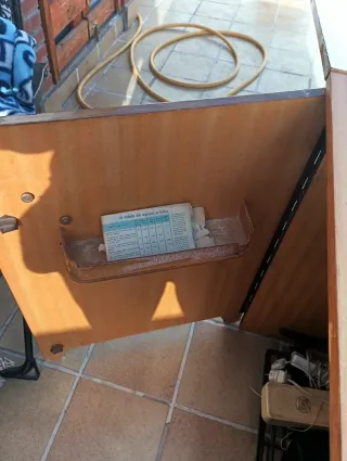 Máquina de coser antigua con motor