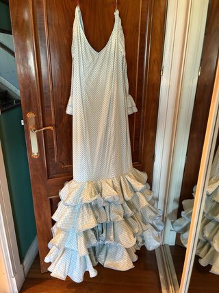 Traje de flamenca y dos mantones