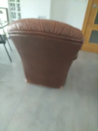 Sillón de piel marrón