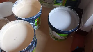 Pinturas gris y melocotón