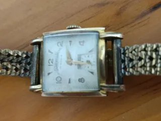 Reloj de pulsera antiguo dorado