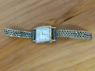 Reloj de pulsera antiguo dorado