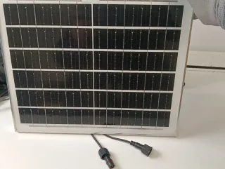 Foco LED Solar con Mando a Distanciay panel solar